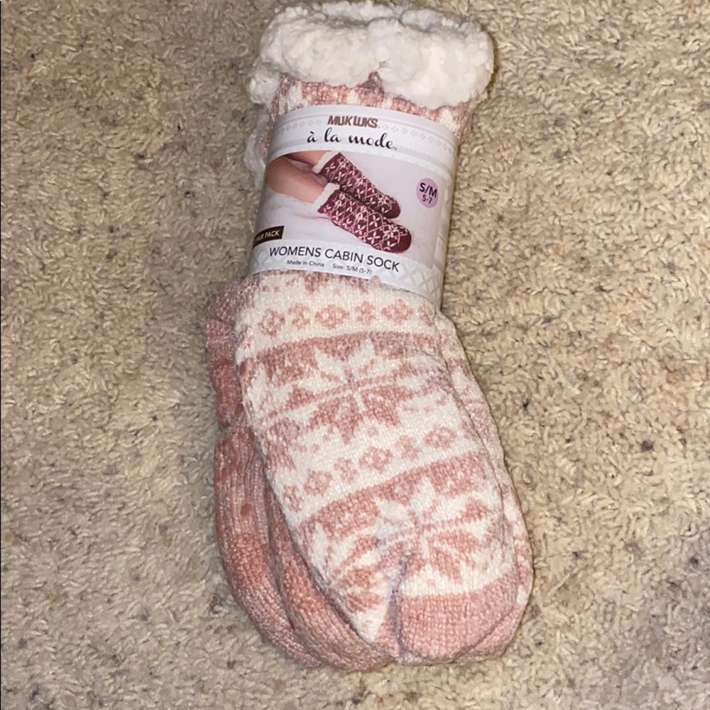 Muk Luks woman’s cabin socks